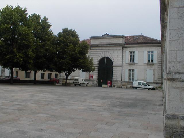 Place Henri-Dunant
